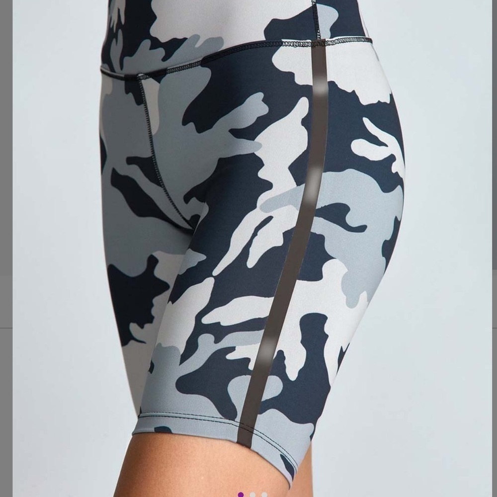 NWT Noli Yoga Cacao Camo Biker Shorts Women’s Size Small
